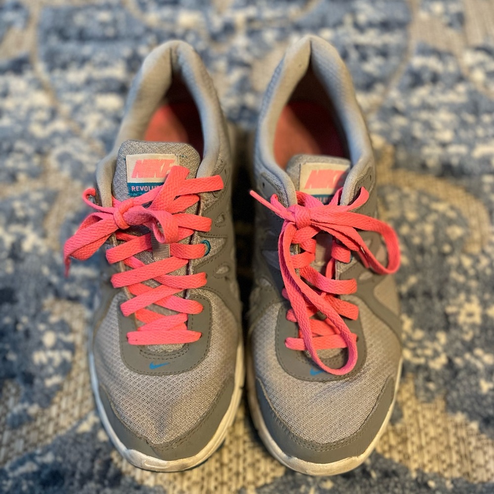 Nike Revolution 2 running shoes